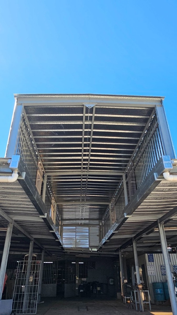 Nave industrial de TESEY, estructura metálica de la planta en Mérida