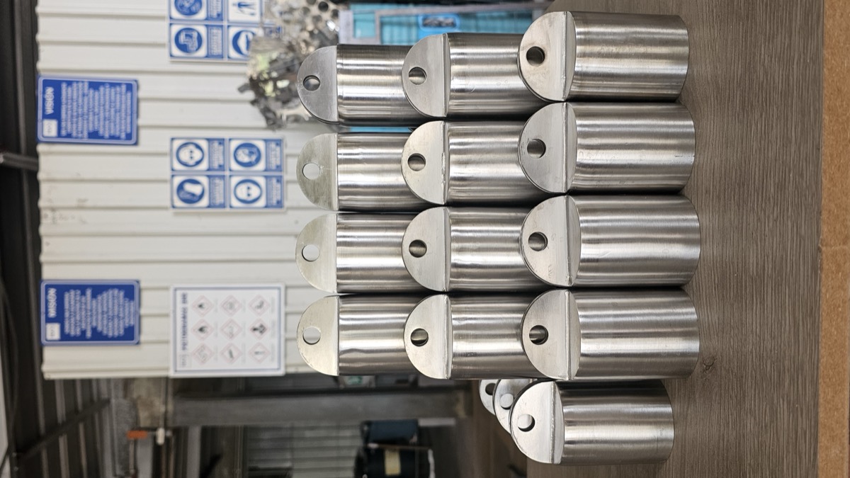 Piezas cilíndricas de acero inoxidable fabricadas por número de parte
